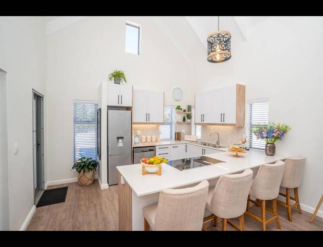 2 BEDROOM HOUSE FOR SALE IN SALDANHA HEIGHTS